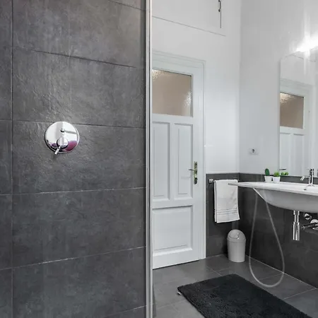 Apartment Bilocale Zara - Stazione Centrale - Isola Design District *