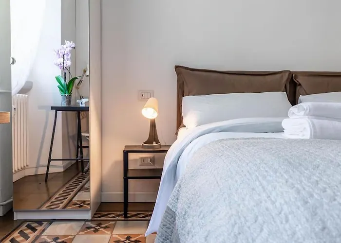 Apartament Bilocale Zara - Stazione Centrale - Isola Design District *