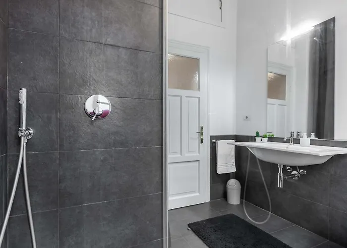 Apartament Bilocale Zara - Stazione Centrale - Isola Design District *